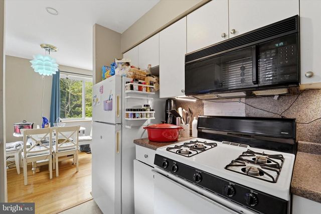 636 GREEN LN, Philadelphia, PA 19128