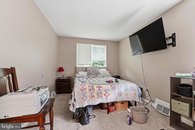636 GREEN LN, Philadelphia, PA 19128