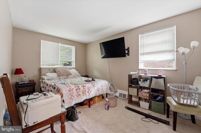 636 GREEN LN, Philadelphia, PA 19128
