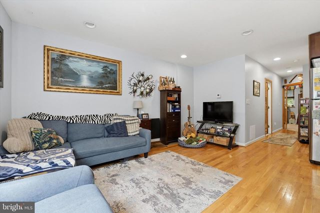 636 GREEN LN, Philadelphia, PA 19128