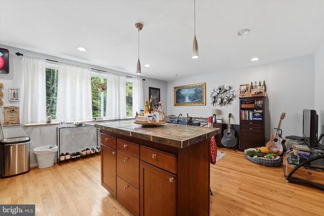 636 GREEN LN, Philadelphia, PA 19128