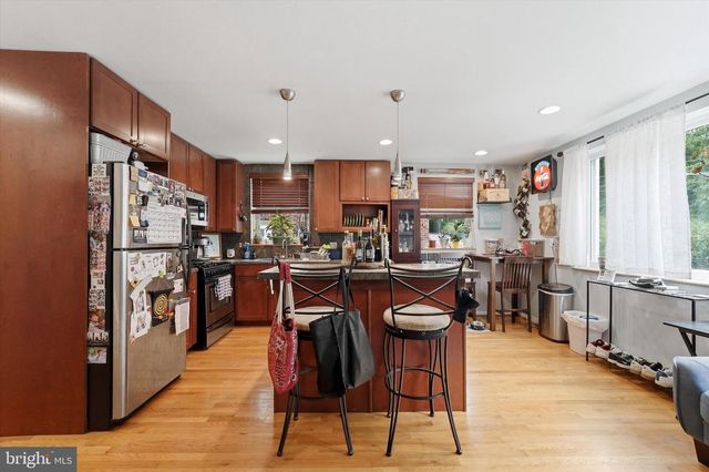 636 GREEN LN, Philadelphia, PA 19128