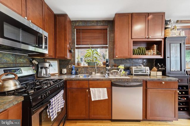 636 GREEN LN, Philadelphia, PA 19128