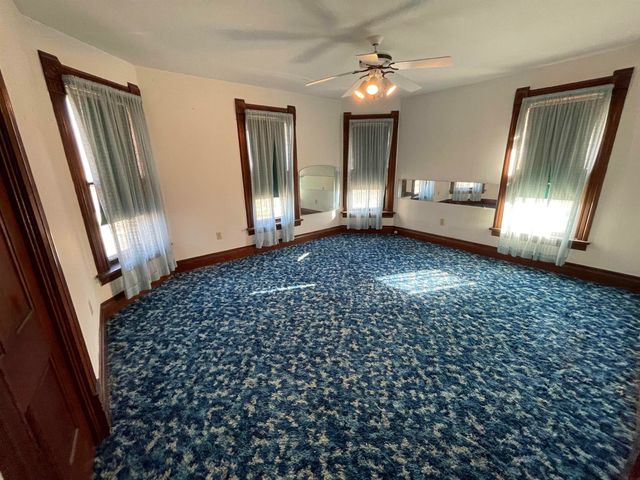 304 E Water Street, Fayette, IA 52142