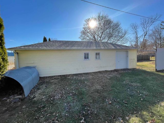 304 E Water Street, Fayette, IA 52142
