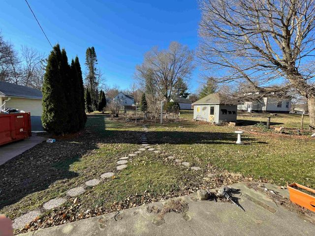 304 E Water Street, Fayette, IA 52142