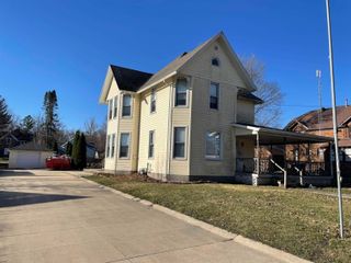 304 E Water Street, Fayette, IA 52142