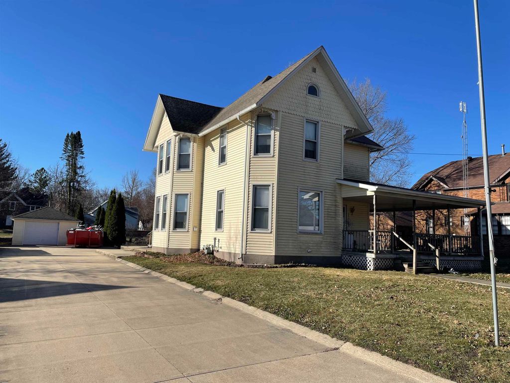 304 E Water Street, Fayette, IA 52142