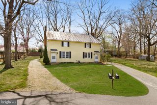 9 BURKE CIR, Hamilton, VA 20158