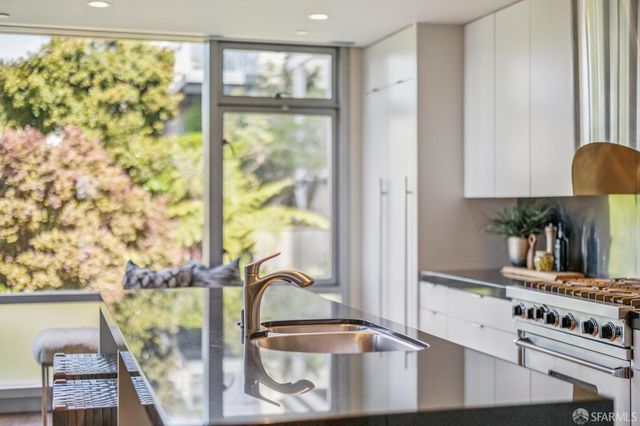 1170 Chestnut Street, San Francisco, CA 94109