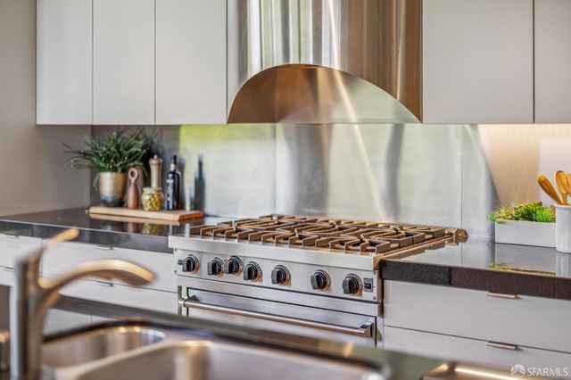 1170 Chestnut Street, San Francisco, CA 94109