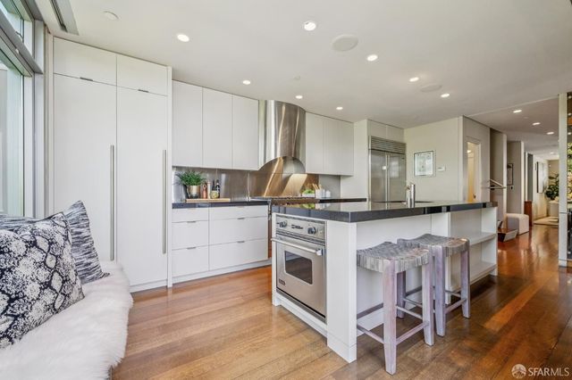 1170 Chestnut Street, San Francisco, CA 94109