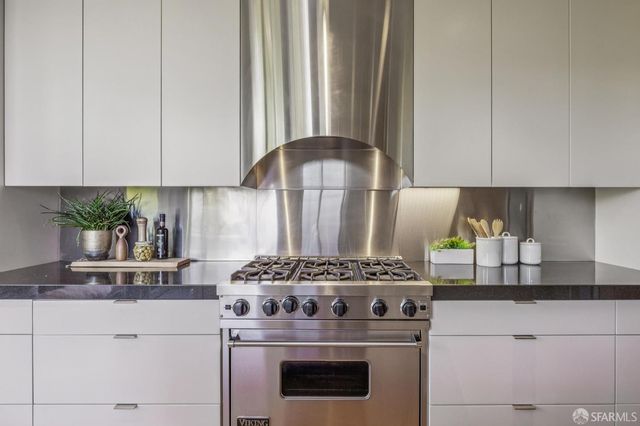 1170 Chestnut Street, San Francisco, CA 94109