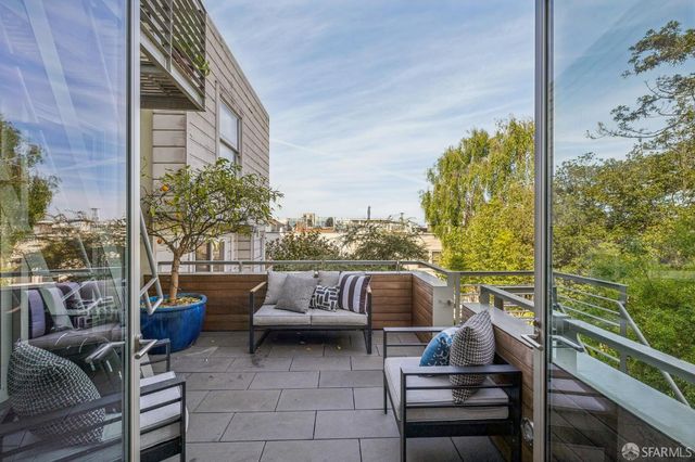 1170 Chestnut Street, San Francisco, CA 94109