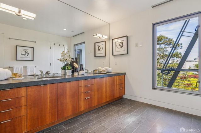 1170 Chestnut Street, San Francisco, CA 94109