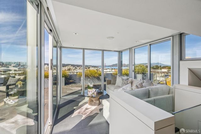 1170 Chestnut Street, San Francisco, CA 94109