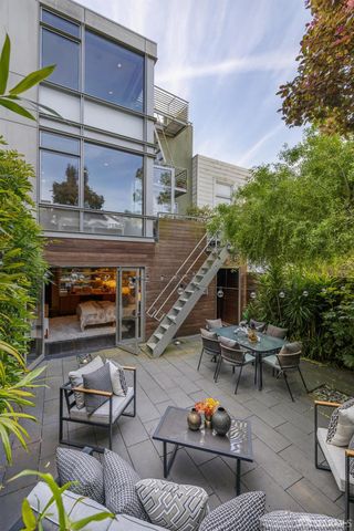 1170 Chestnut Street, San Francisco, CA 94109