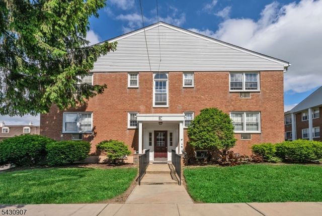 565 Grove St Unit E10 10, Clifton City, NJ 07013