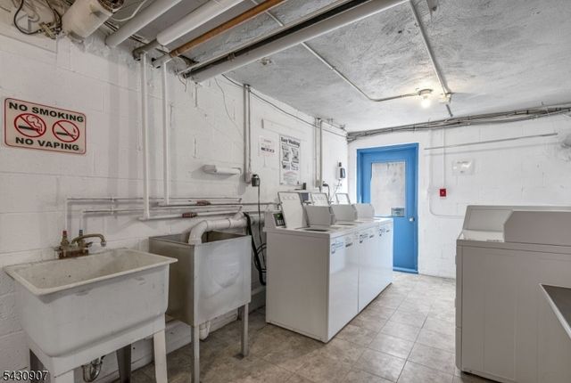 565 Grove St Unit E10 10, Clifton City, NJ 07013