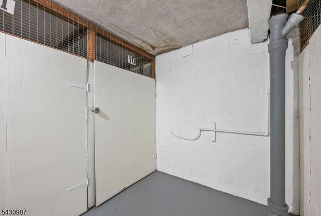 565 Grove St Unit E10 10, Clifton City, NJ 07013