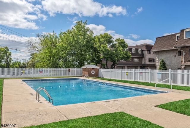 565 Grove St Unit E10 10, Clifton City, NJ 07013