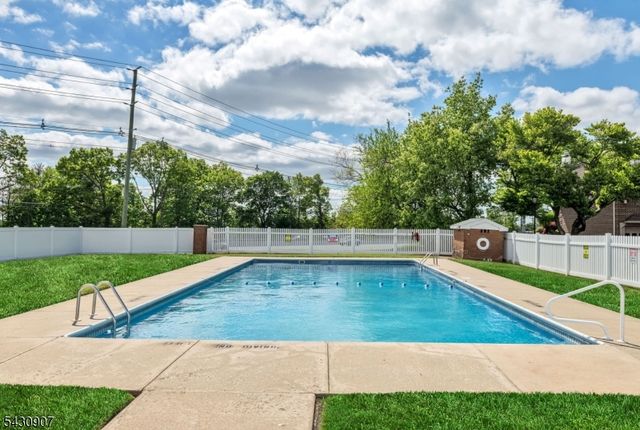 565 Grove St Unit E10 10, Clifton City, NJ 07013