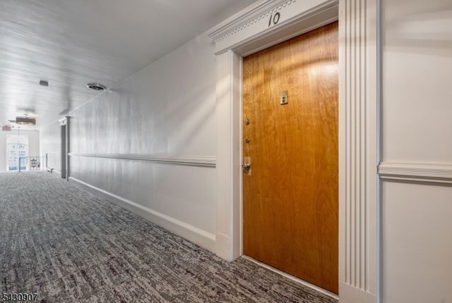 565 Grove St Unit E10 10, Clifton City, NJ 07013
