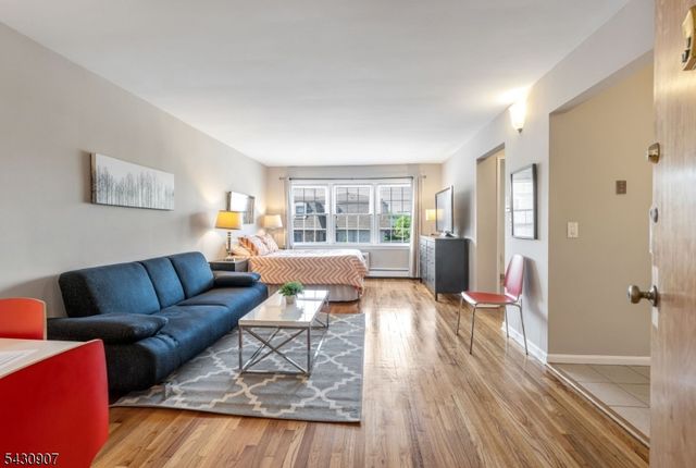 565 Grove St Unit E10 10, Clifton City, NJ 07013