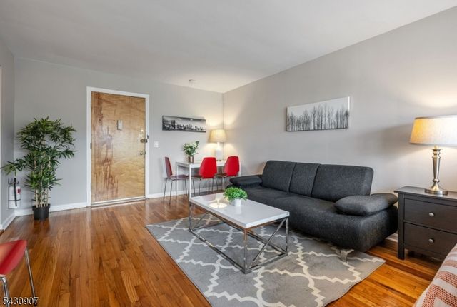 565 Grove St Unit E10 10, Clifton City, NJ 07013