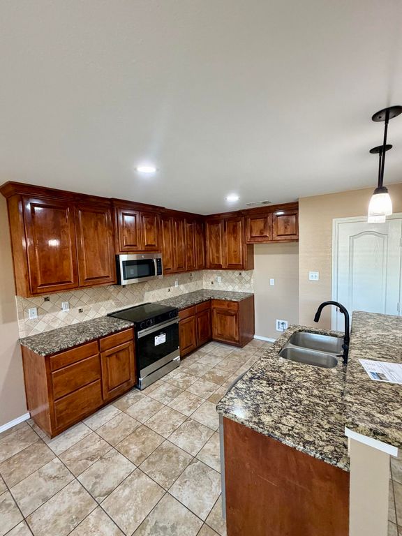 Image 7 of property listing at 4121 Autumnwood Trail, San Angelo, TX 76904