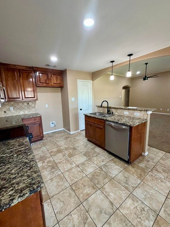 Image 8 of property listing at 4121 Autumnwood Trail, San Angelo, TX 76904