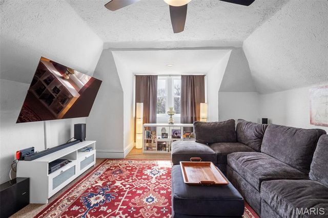 3241 Geyer Avenue, St Louis, MO 63104