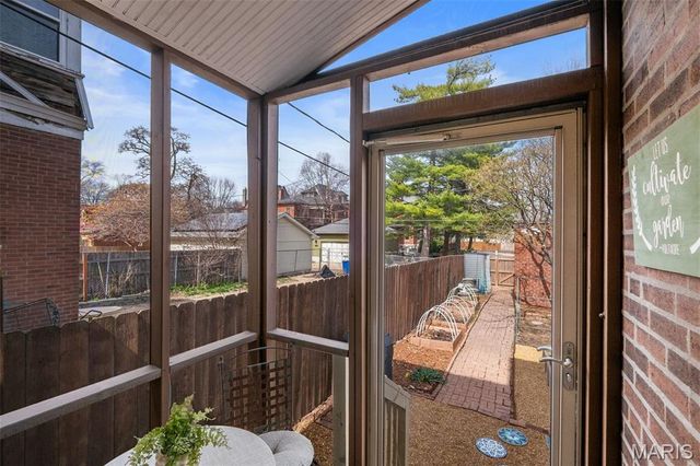 3241 Geyer Avenue, St Louis, MO 63104