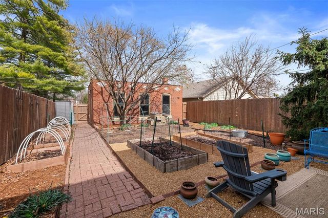 3241 Geyer Avenue, St Louis, MO 63104