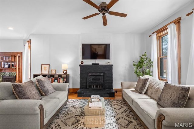 3241 Geyer Avenue, St Louis, MO 63104