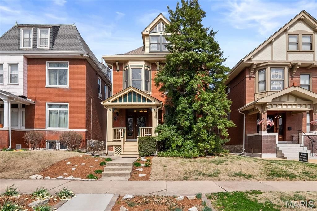 3241 Geyer Avenue, St Louis, MO 63104