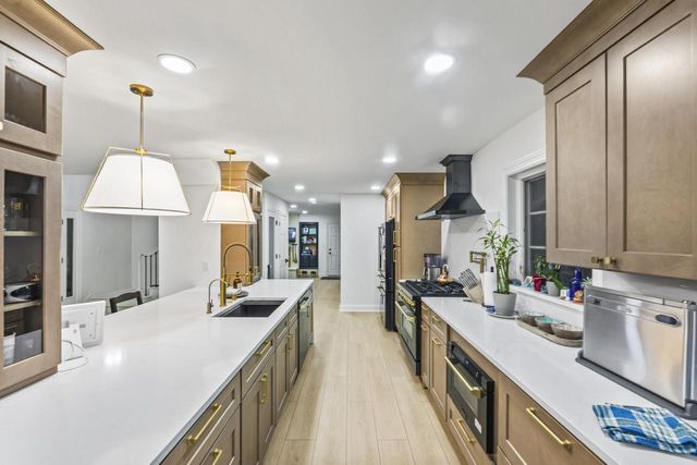 15370 Santa Maria DRIVE, Brookfield, WI 53005