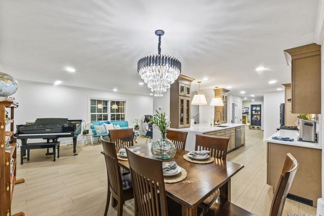15370 Santa Maria DRIVE, Brookfield, WI 53005