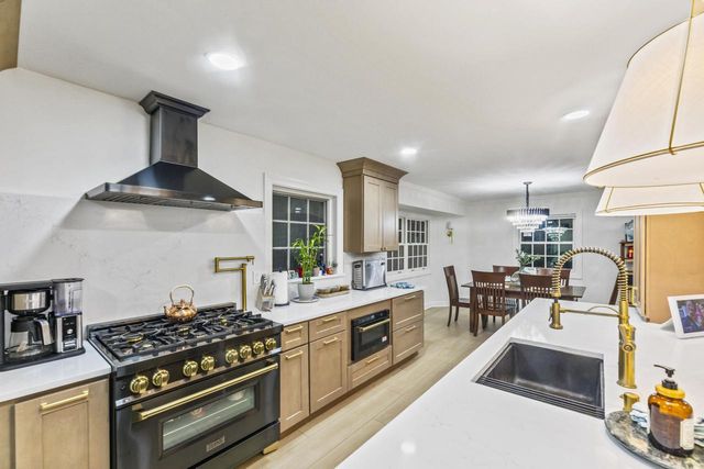 15370 Santa Maria DRIVE, Brookfield, WI 53005