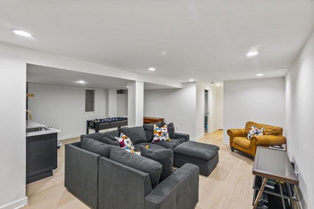 15370 Santa Maria DRIVE, Brookfield, WI 53005