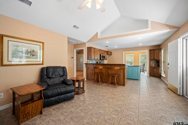 433 Knollwood Lane, Holly Lake Ranch, TX 75765