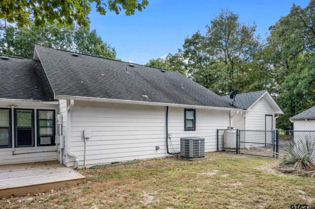 433 Knollwood Lane, Holly Lake Ranch, TX 75765