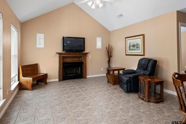 433 Knollwood Lane, Holly Lake Ranch, TX 75765