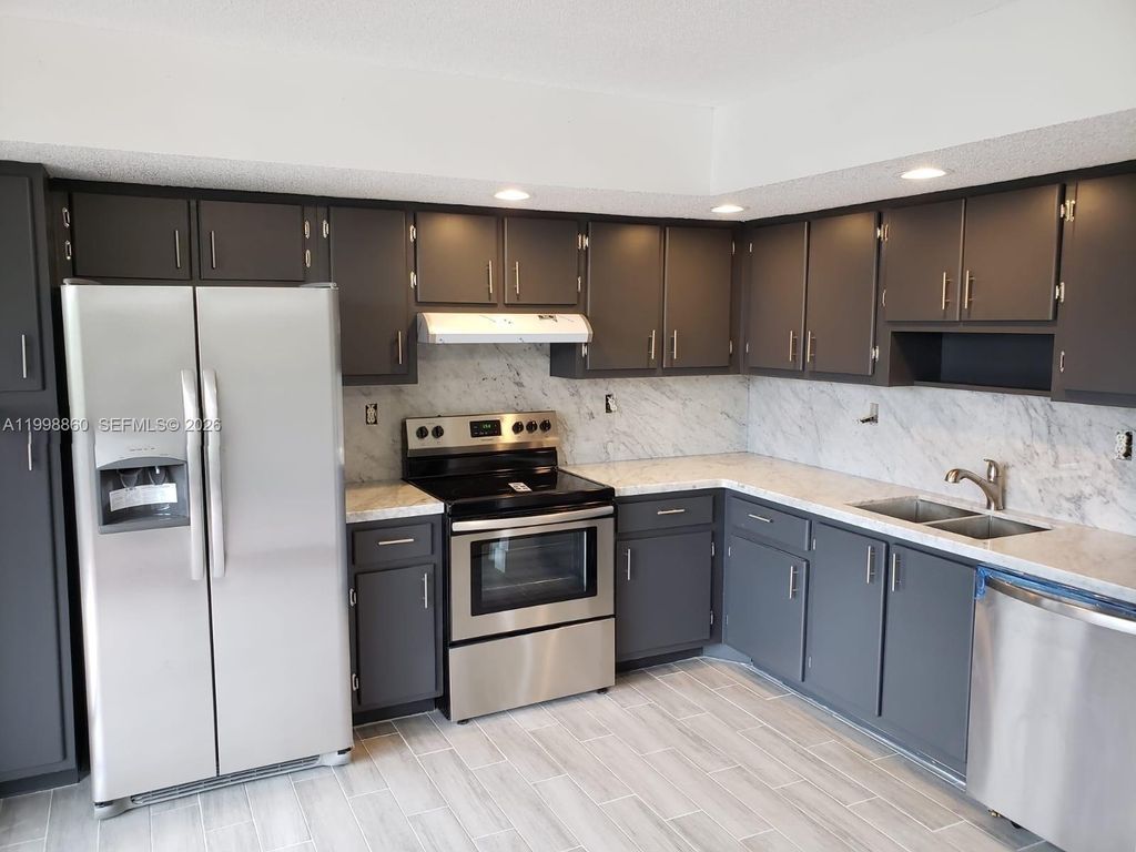 8075 SW 107th Ave 311, Miami, FL 33173