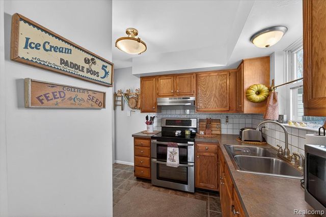 4453 Newberry Street, Wayne, MI 48184