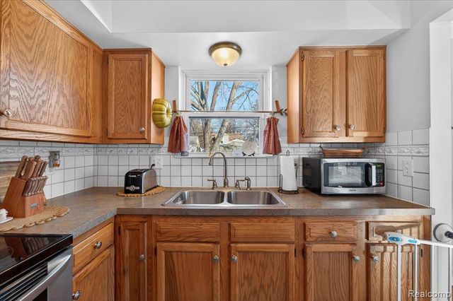 4453 Newberry Street, Wayne, MI 48184