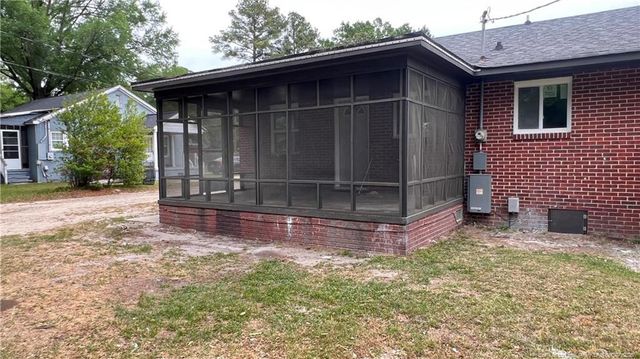 212 Peachtree Street, Red Springs, NC 28377