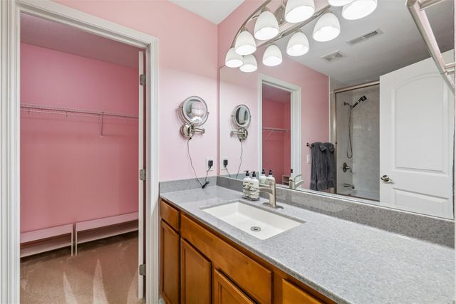 6002 NW 52nd Street, Johnston, IA 50131