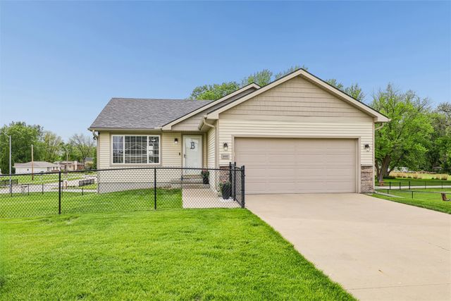 6002 NW 52nd Street, Johnston, IA 50131