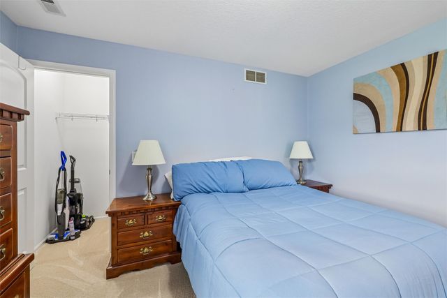 6002 NW 52nd Street, Johnston, IA 50131
